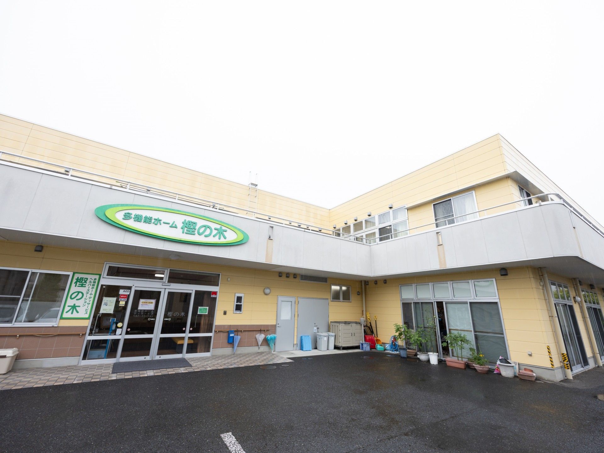 建物の正面玄関