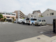 介護施設が見える交差点の風景