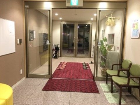 「サービス付き高齢者向け住宅たけしま」のエントランス。お客様をお迎えする玄関口です。