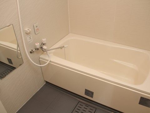「サービス付き高齢者向け住宅たけしま」の居室(浴室)。緊急時に使用するボタンを設置している。