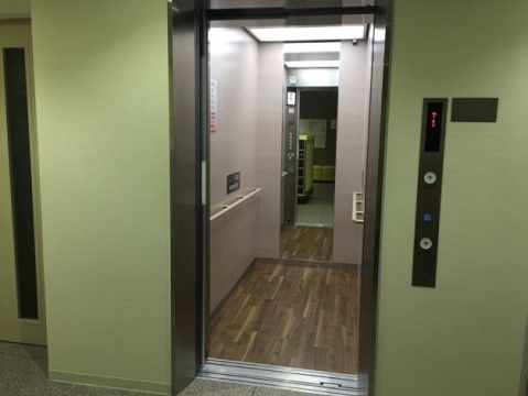 「サービス付き高齢者向け住宅たけしま」のエレベーター。上階への移動に便利なエレベーターを完備している。