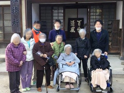 外出レクリエーションでの記念写真。