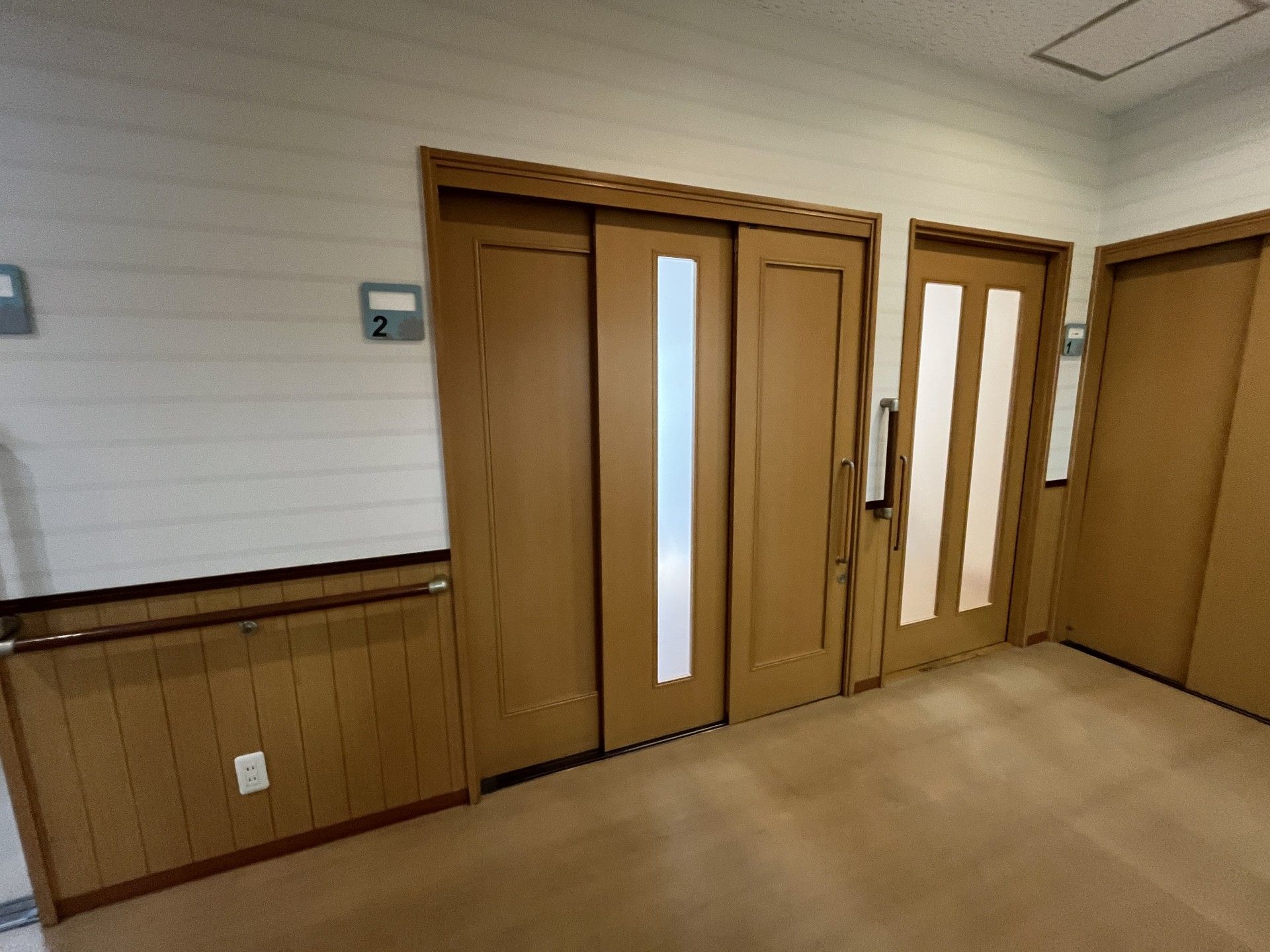 安全な手すり付き廊下