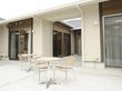 施設内にはテラスを設けている。テーブルセットが用意されており、天気のいい日には入居者様がくつろいでいる。