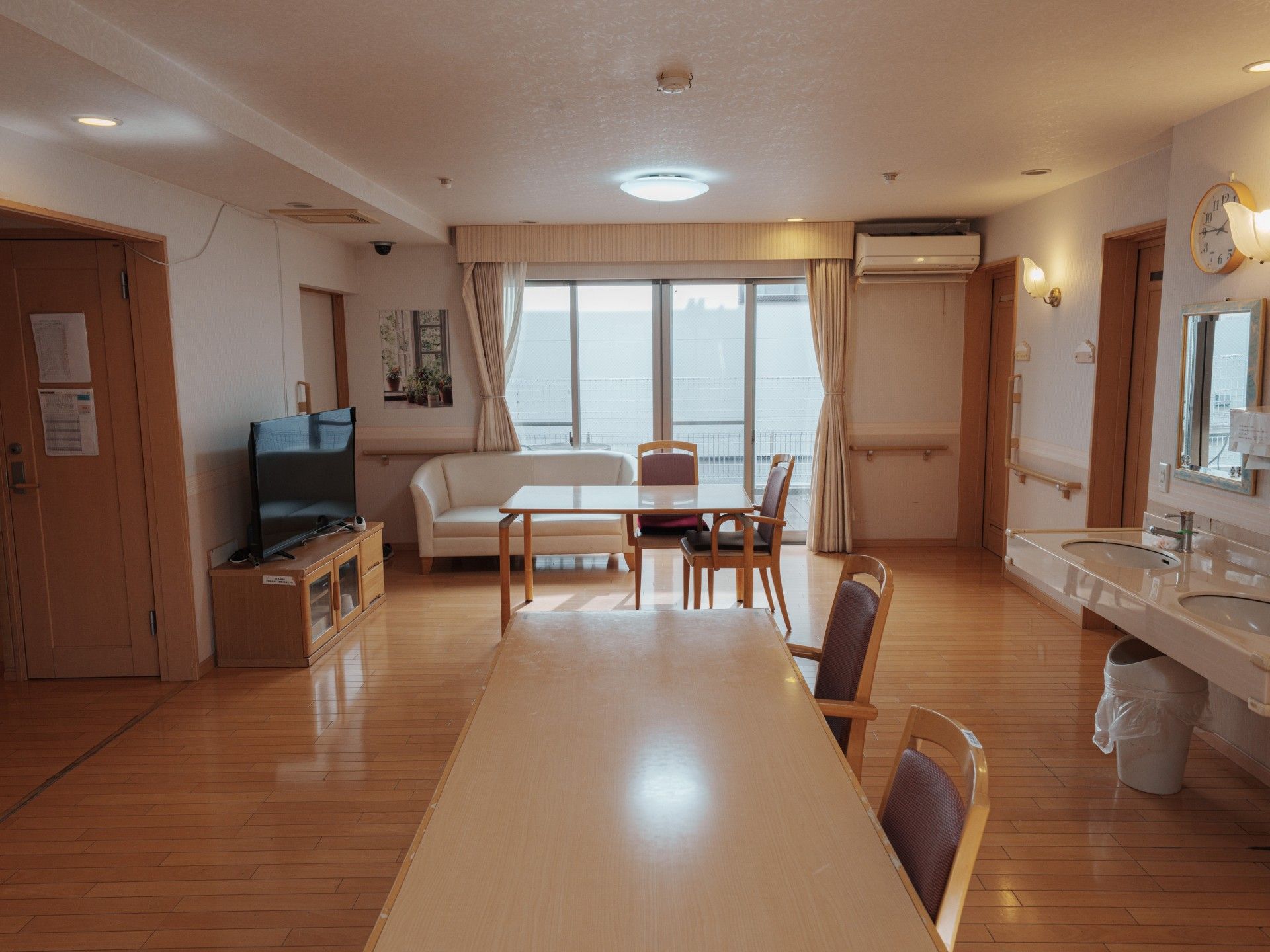 広々としたリビングルーム