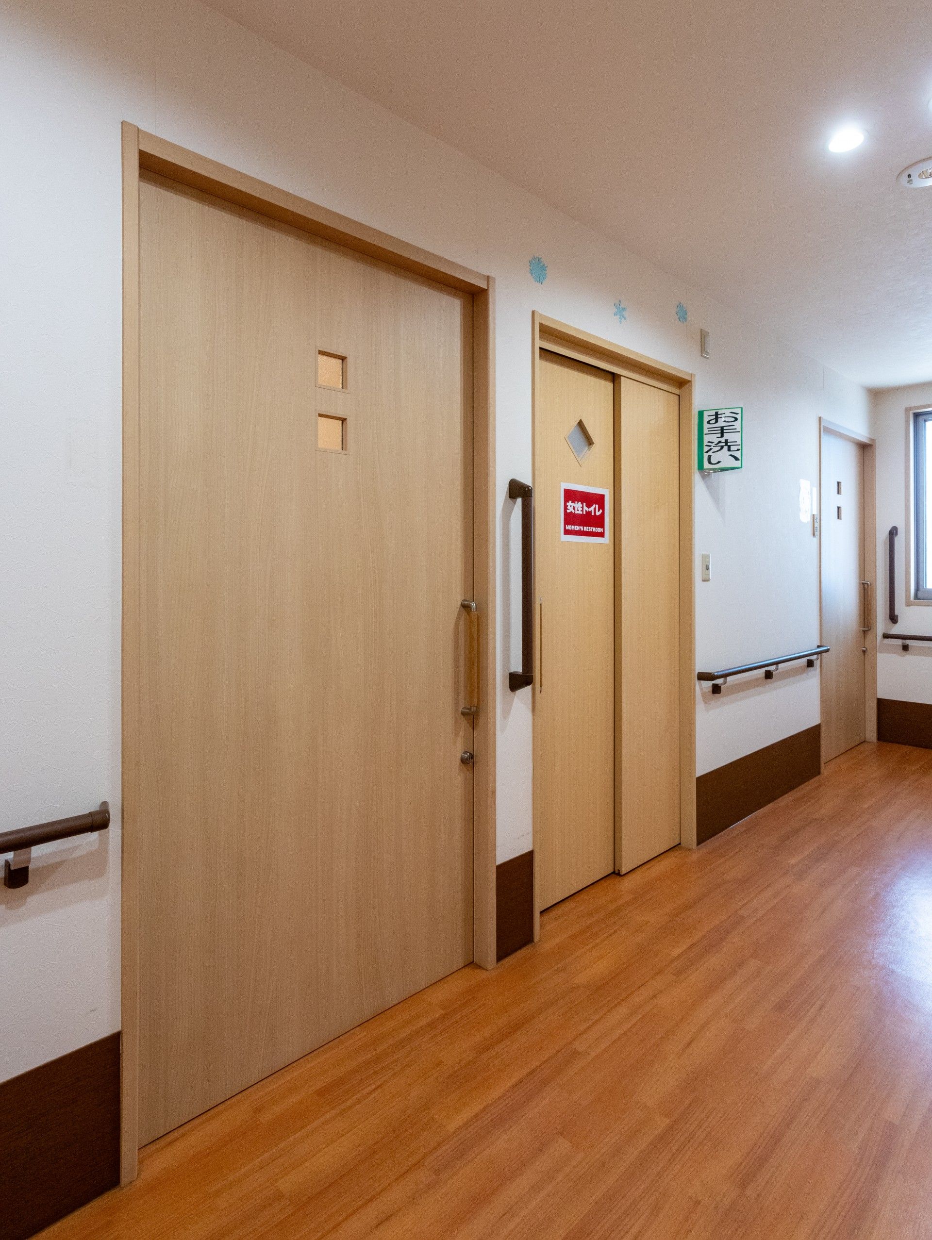 手すり付きの廊下