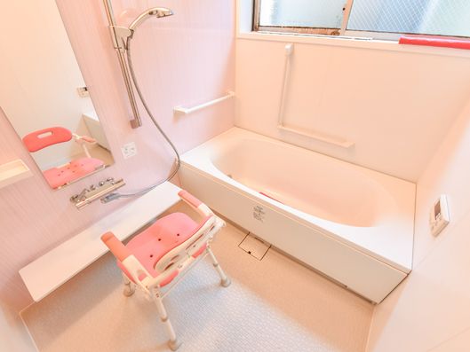 広々としたバスルーム