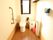 明り取りの窓から日が良く入り、トイレの中は明るく清潔感がある。奥行きのあるゆったりした間取り。便座周りに手すりを完備している。