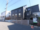 晴れた日の静かな住宅街