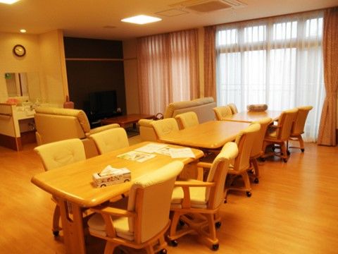 ゆったりと座ることができる椅子が設置された共有スペース