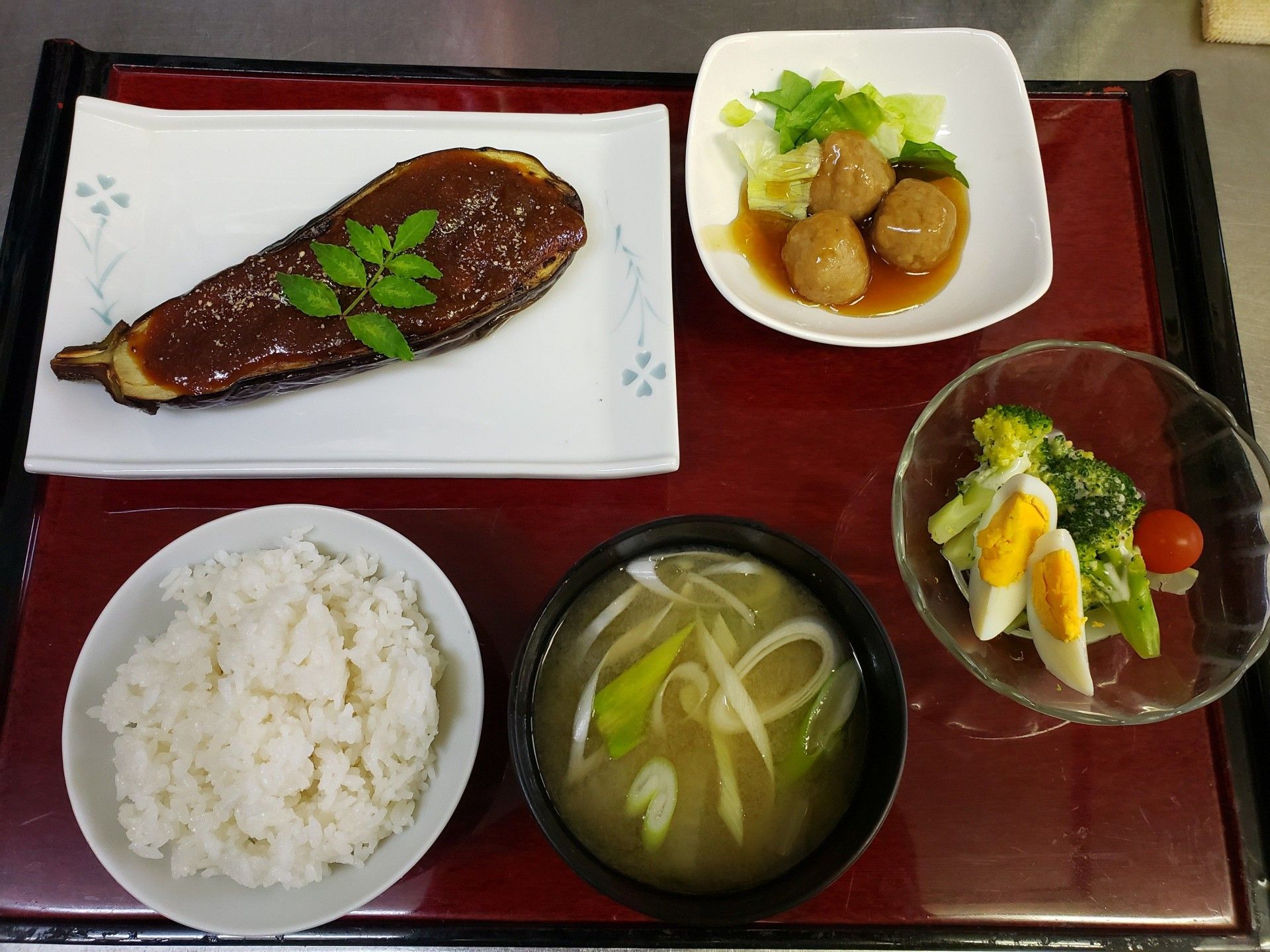 彩り豊かな食事の例