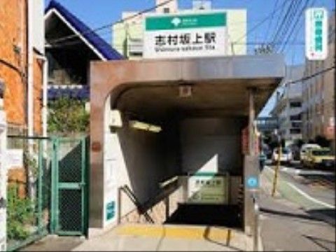 本施設へは、公共交通機関を利用してアクセスすることができる。お友達やご家族と一緒に、気軽に都心へ出かけることもできる。