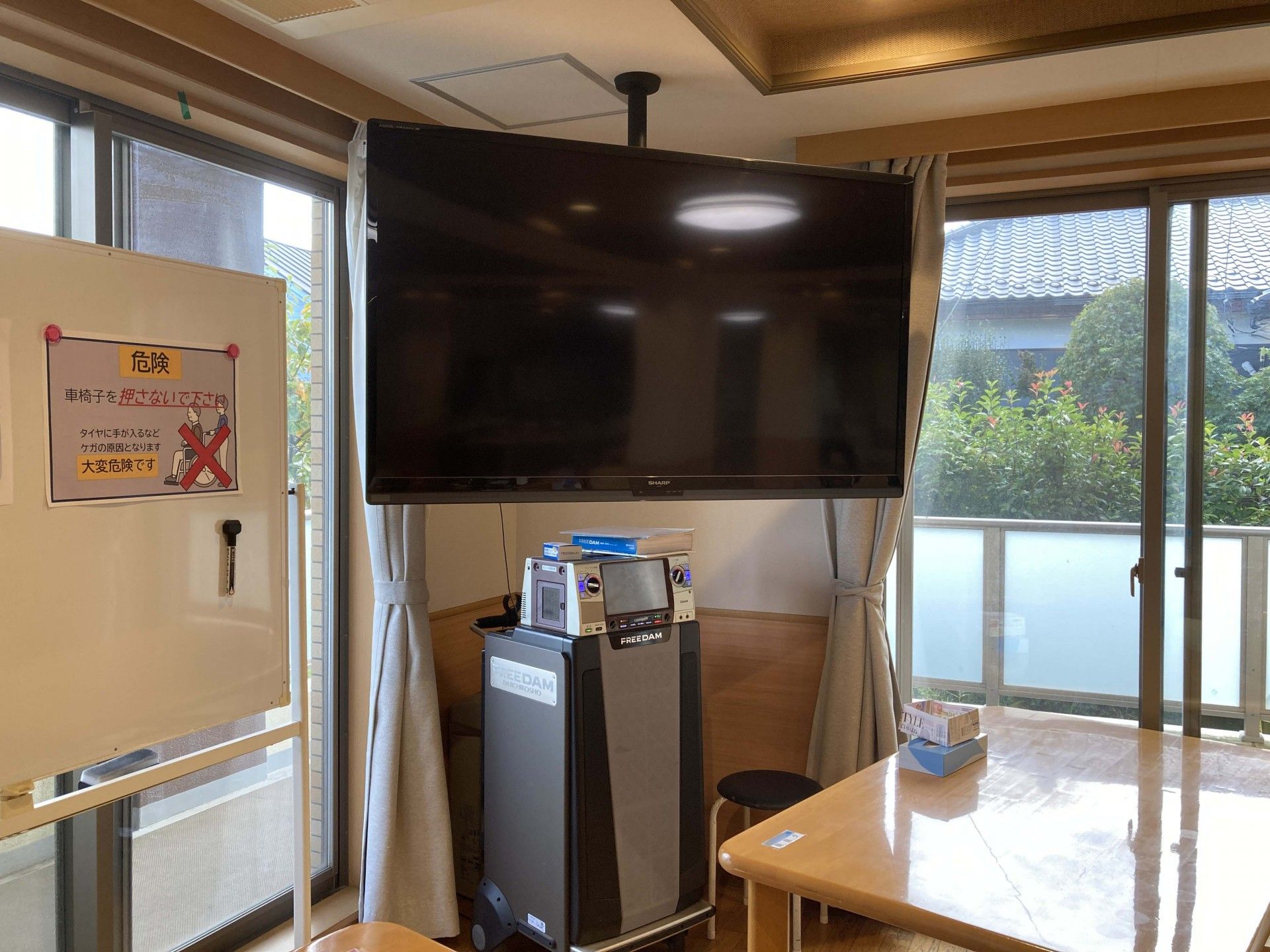 大きなテレビのある部屋