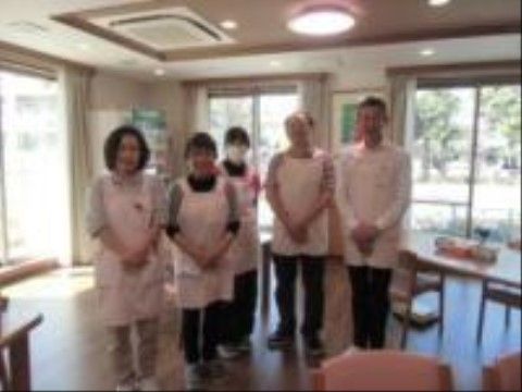 日々入居者様のサポートを笑顔で行っている施設のスタッフ
