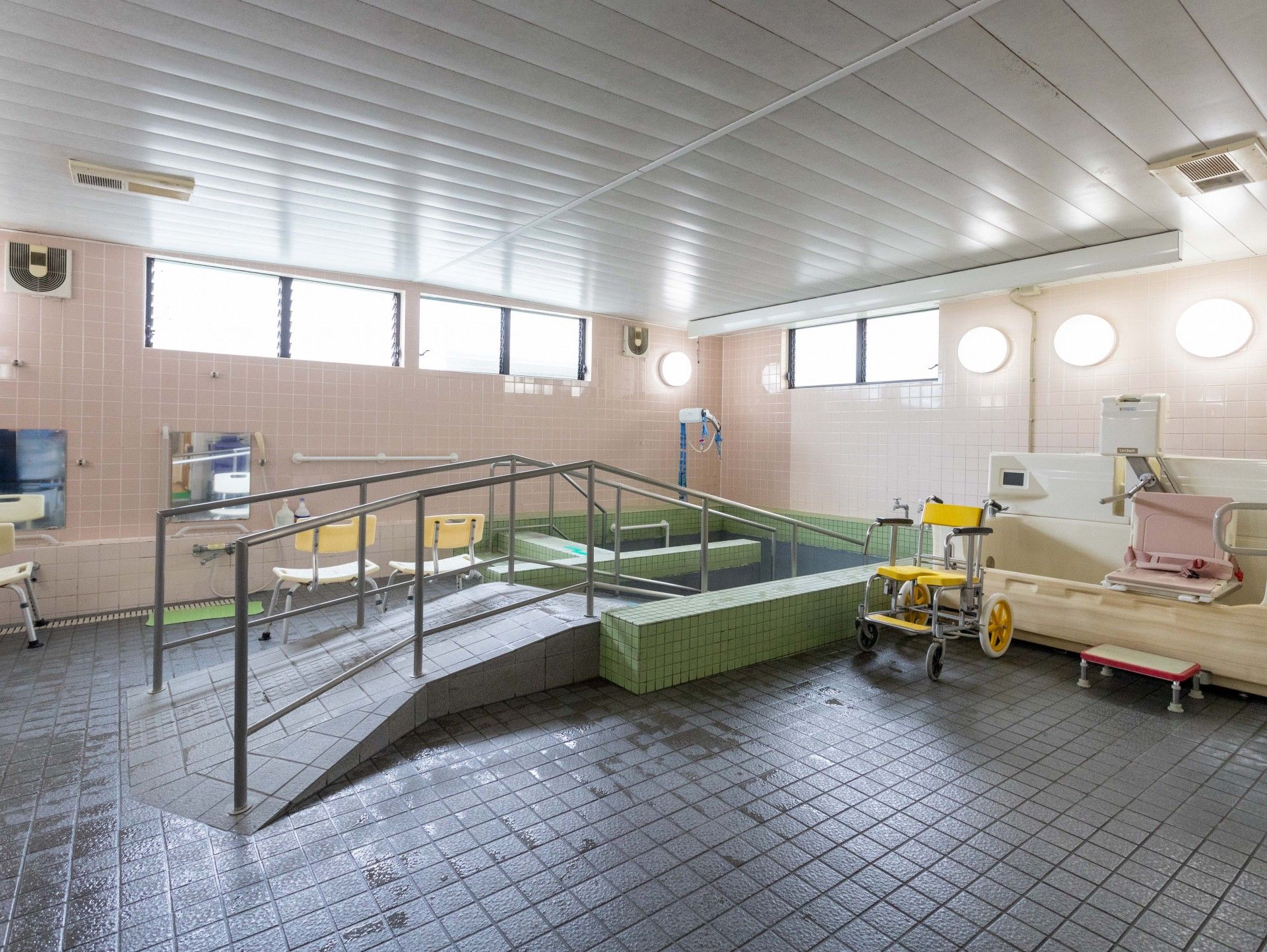 広い浴室の様子