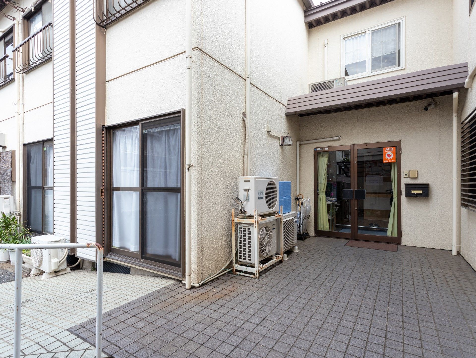 エントランスの外観