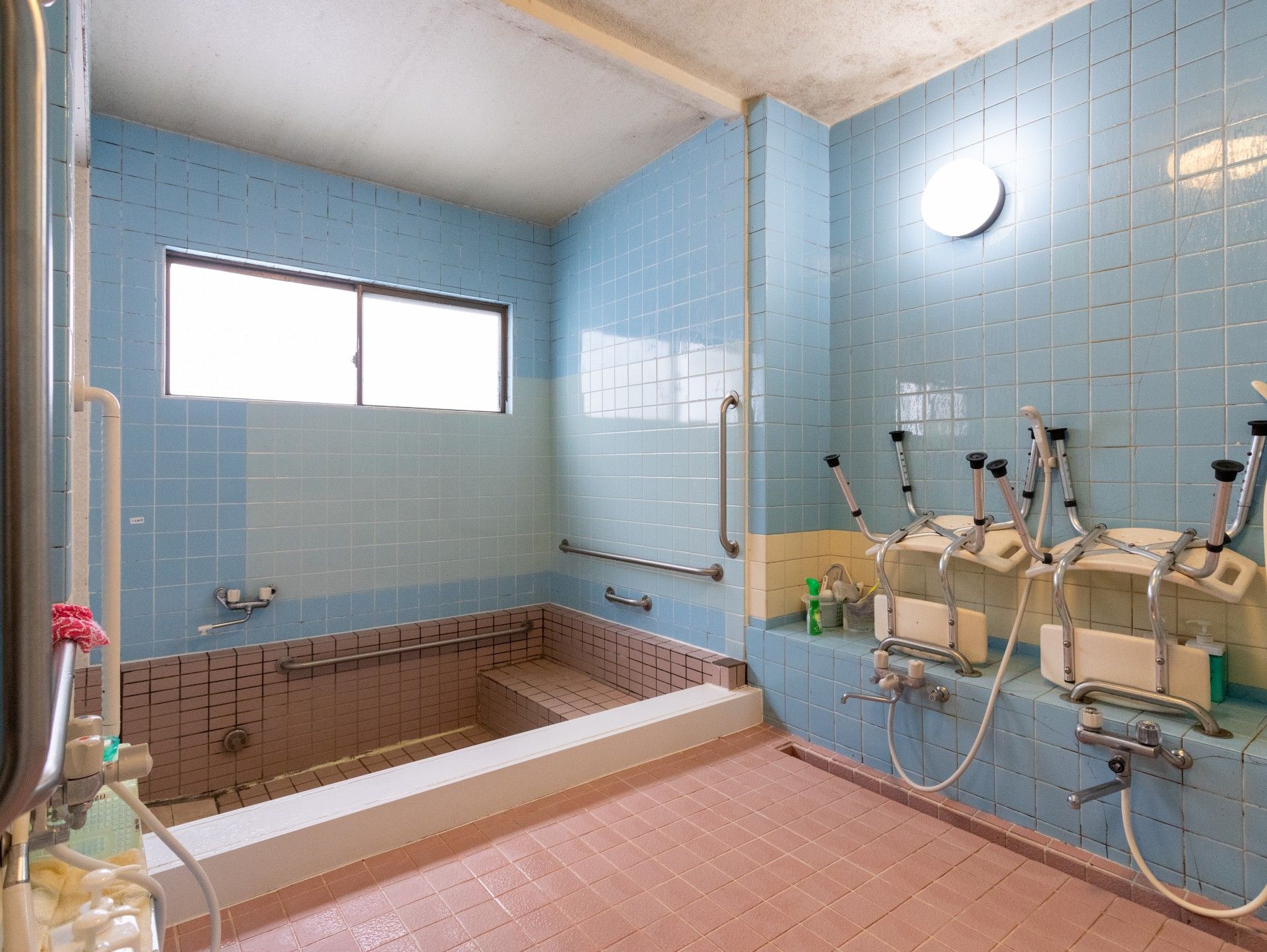 広々とした浴室