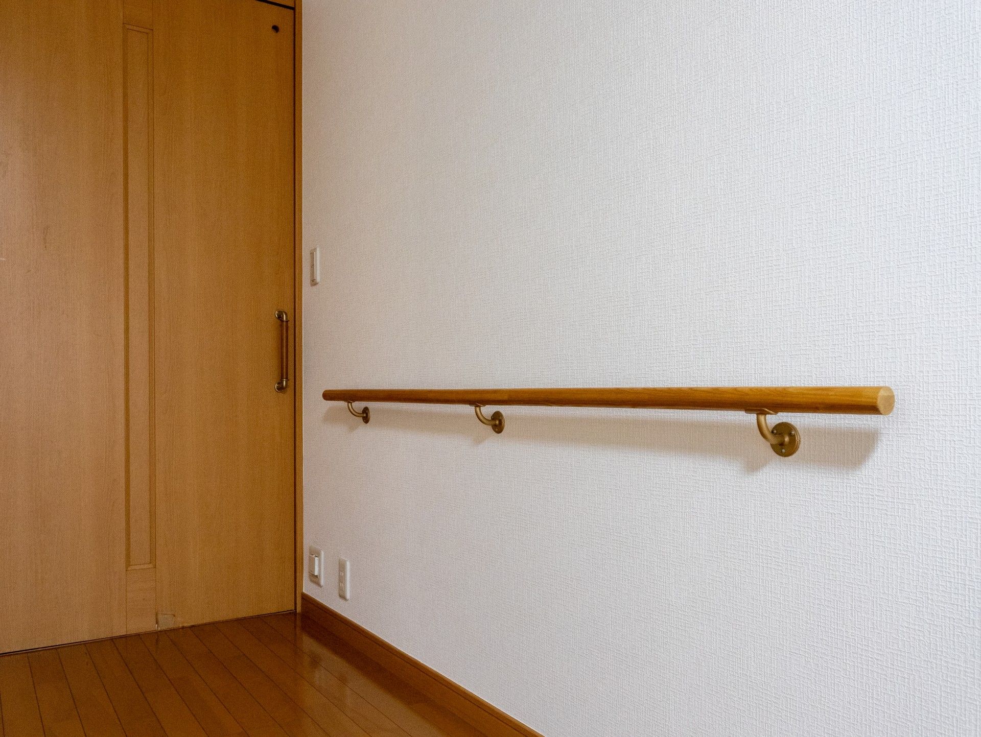 手すり付きの廊下