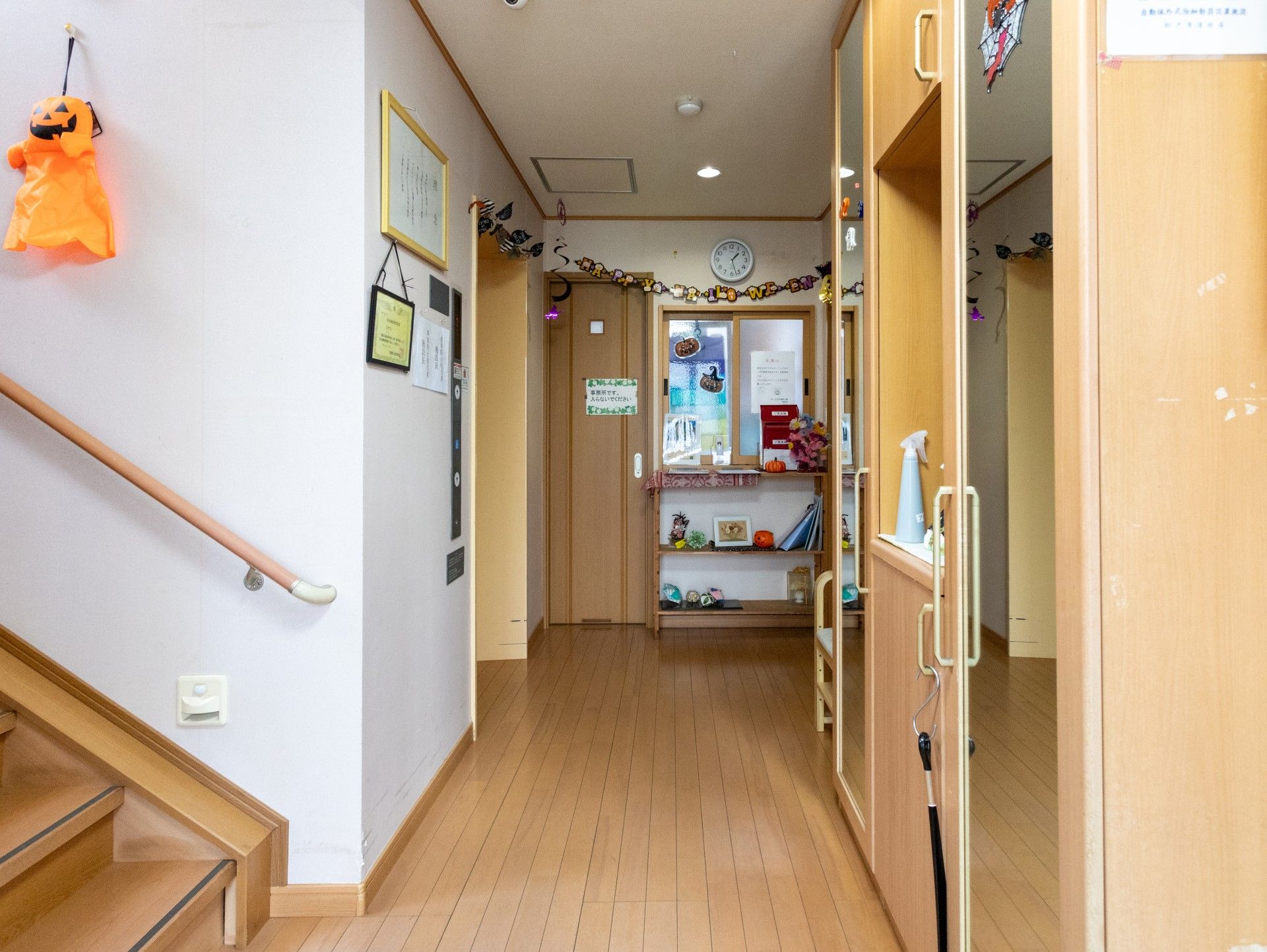 飾り付けられた廊下