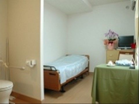 居室は入居者様のプライベートな空間である。自分の好きな家具を持ち込むなど、住み心地のいいようにカスタマイズすることができる。