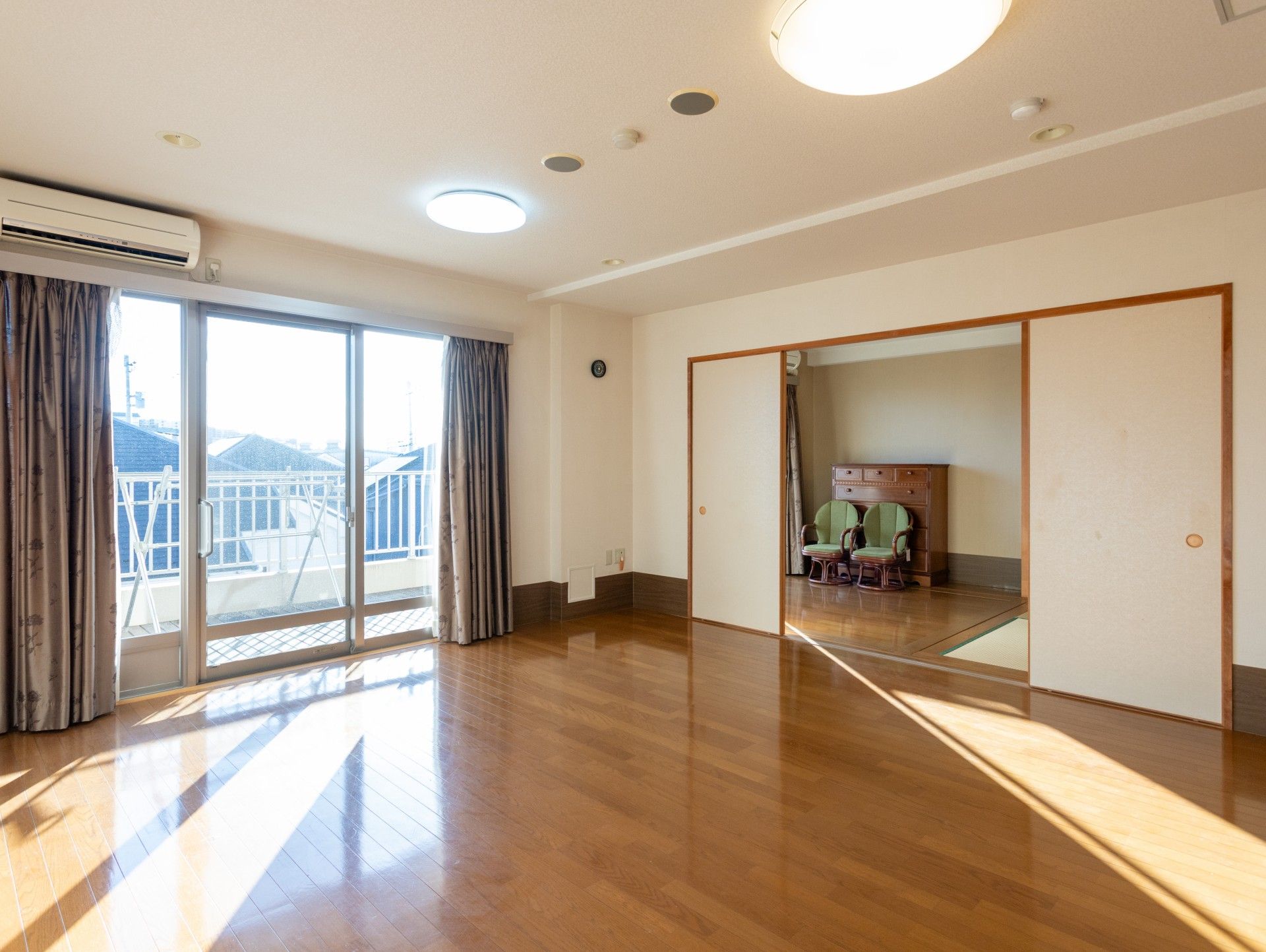 日差しが差し込む居室