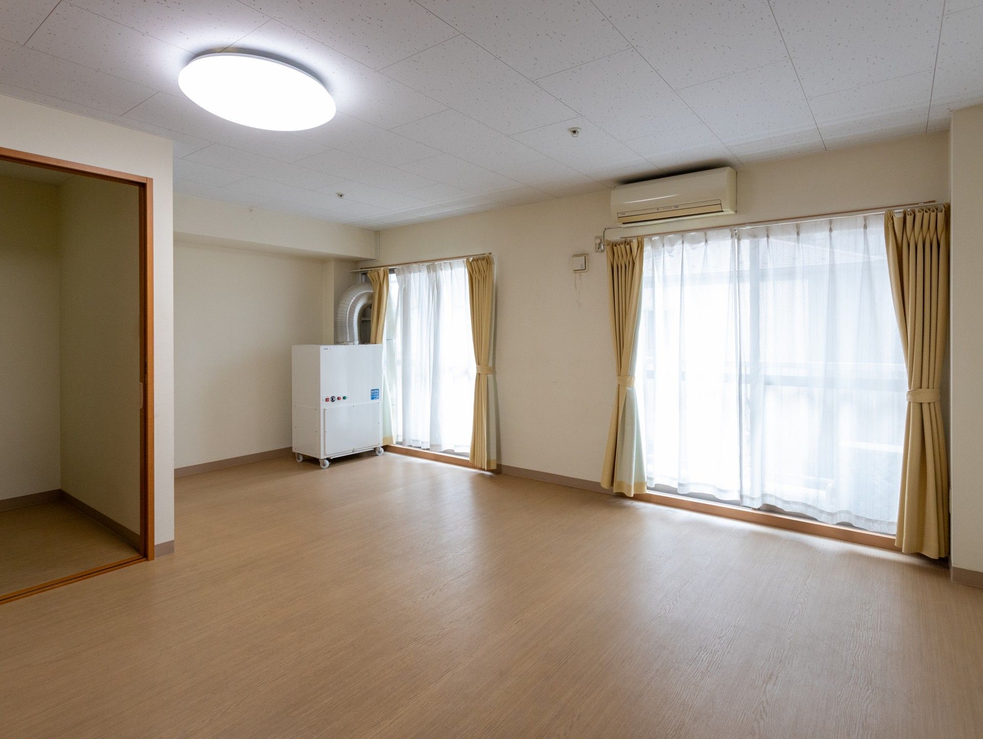 明るい部屋の一角