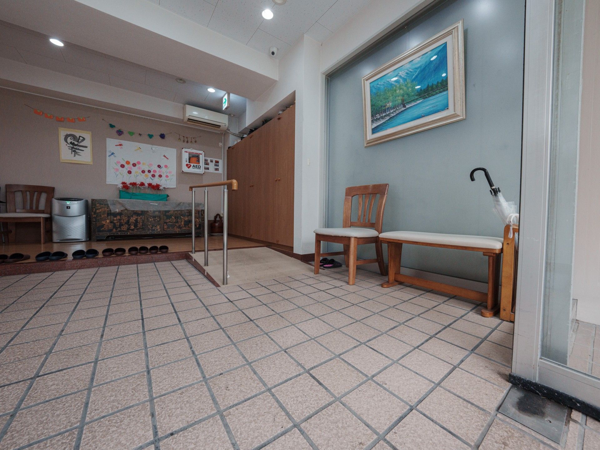 落ち着いた玄関スペース