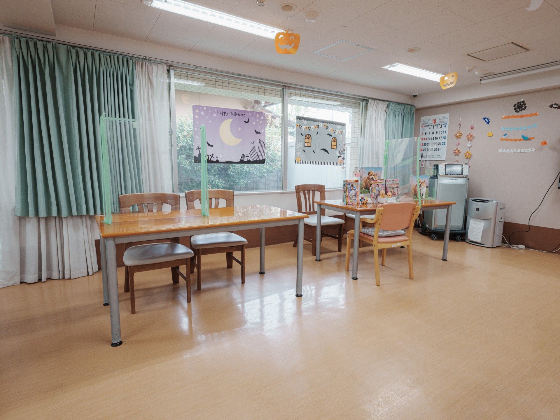 季節の飾りがある部屋