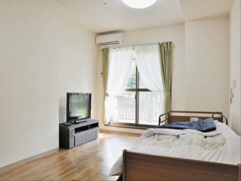 入居者様のプライバシーを大事にした個室には、トイレ、洗面台も設置してありゆっくりとくつろいでお過ごしいただける快適な環境である。
