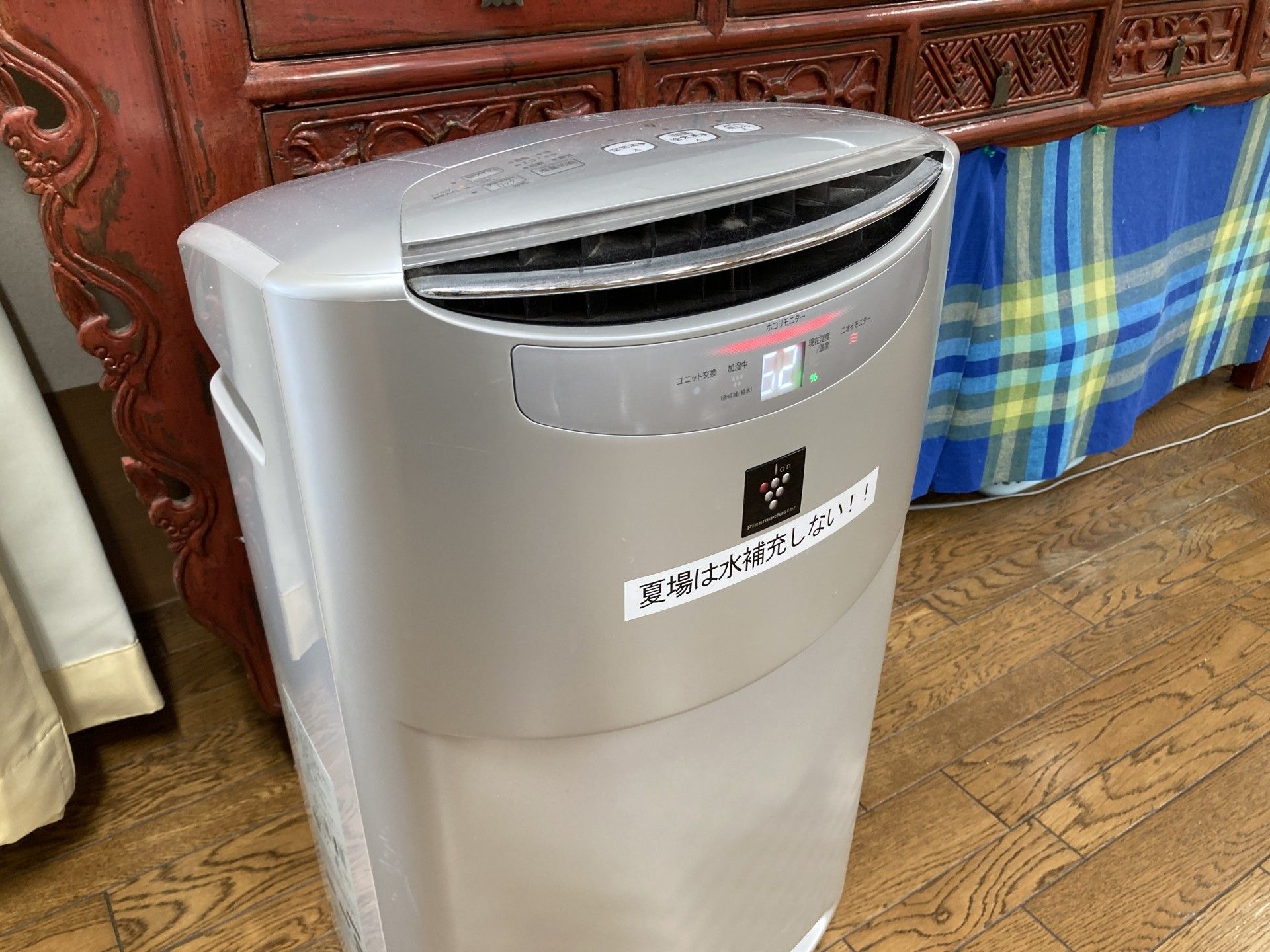 空気清浄機と木製家具