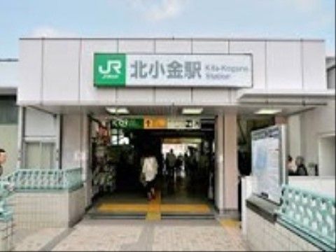 当施設は、最寄りの鉄道駅から徒歩5分という立地にあり、面会や訪問に来られる皆様にもとても便利である。