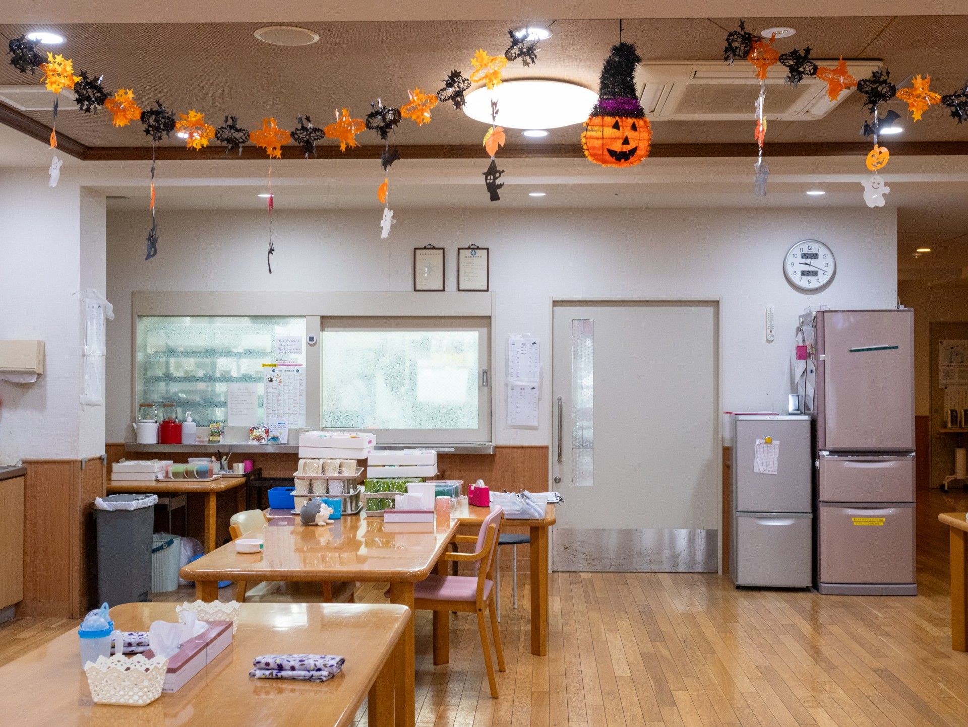 季節の飾りがある部屋