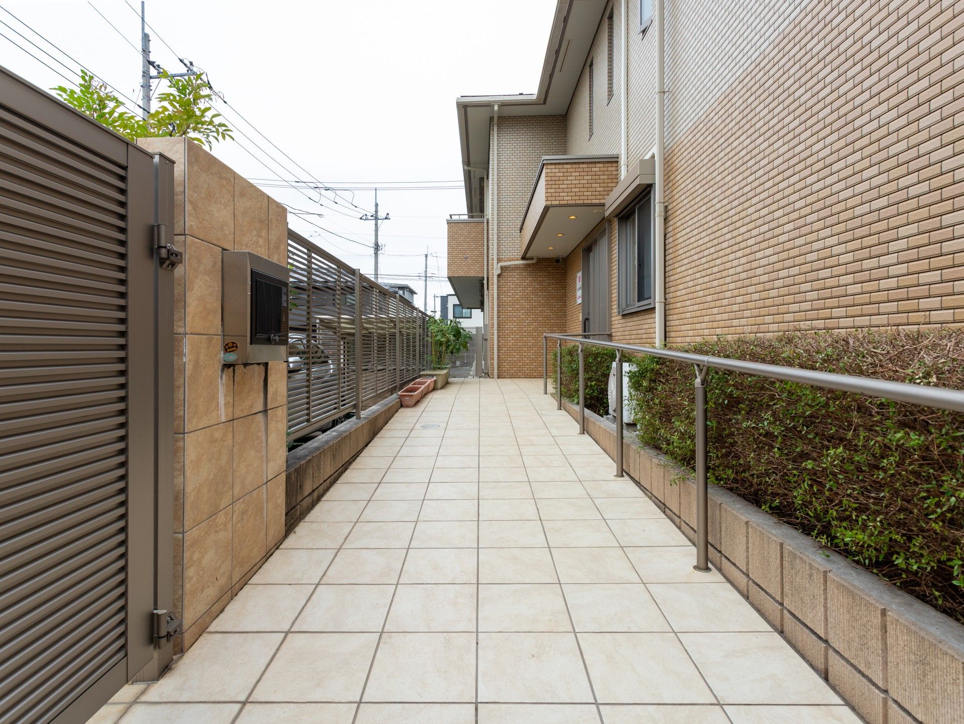 安全な手すり付き通路