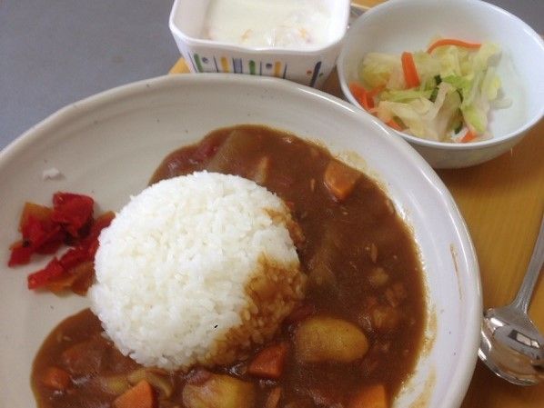 栄養バランスが考えられた、デザートも楽しむことができる食事