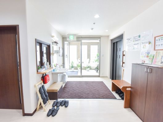 エントランス（室内から）