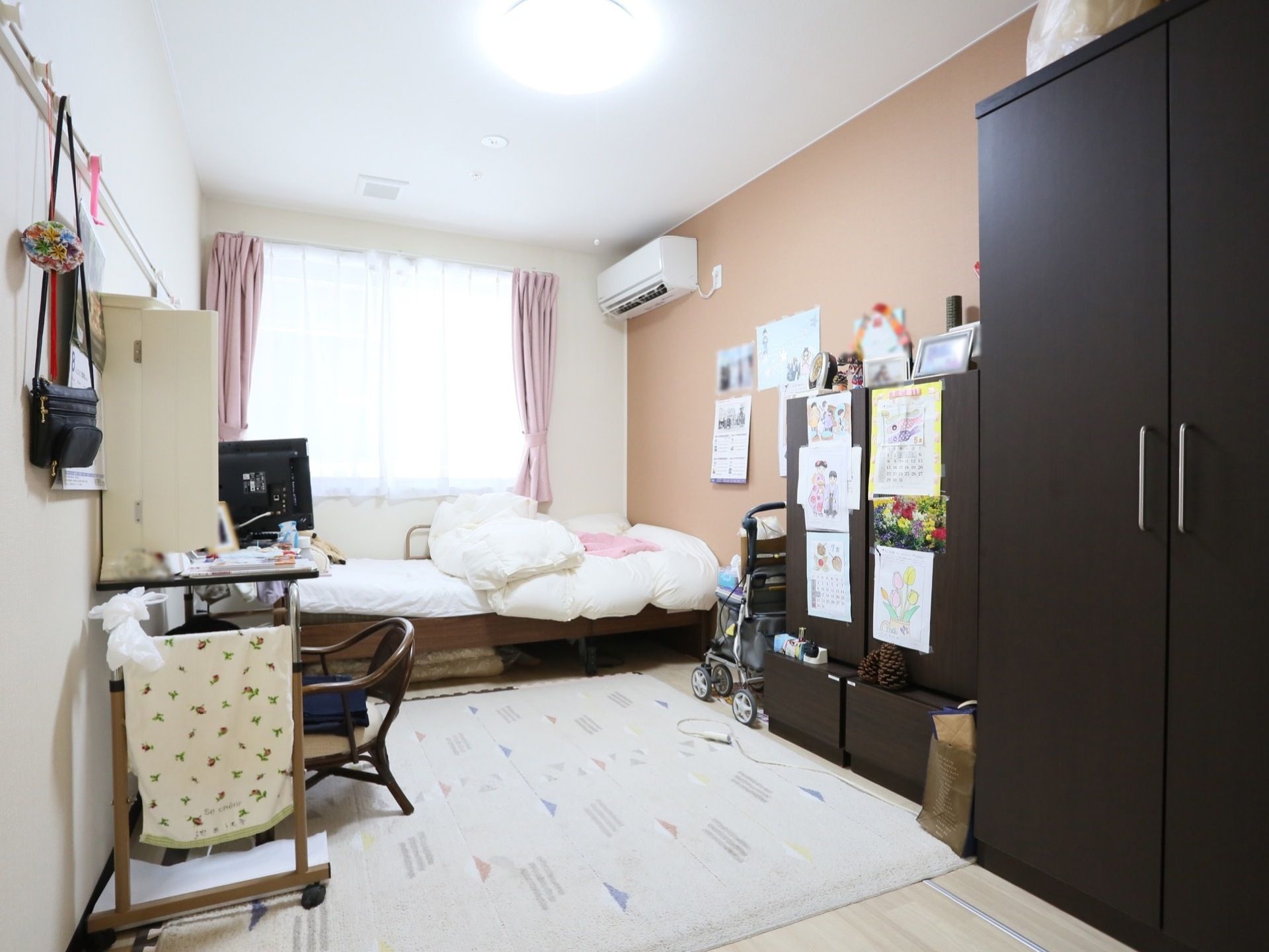 プライベートの時間を楽しむことができる、個室になっている居室