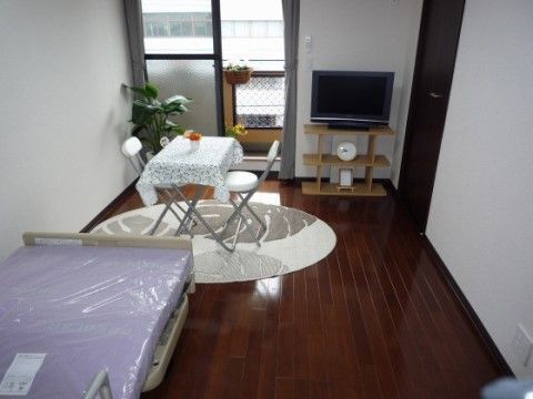 居室ではカーペットや机など好みの家具を持ち込めるため、部屋の中を自由にコーディネートすることができる。