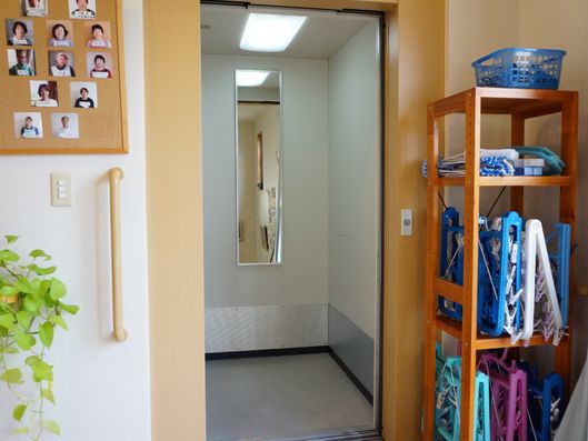 エレベーターの中