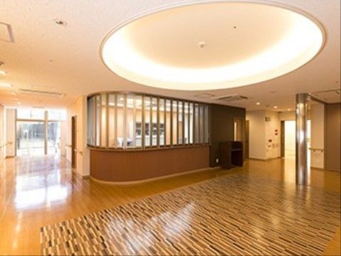 重厚感がある、スタッフルームを完備した広々としたエントランス