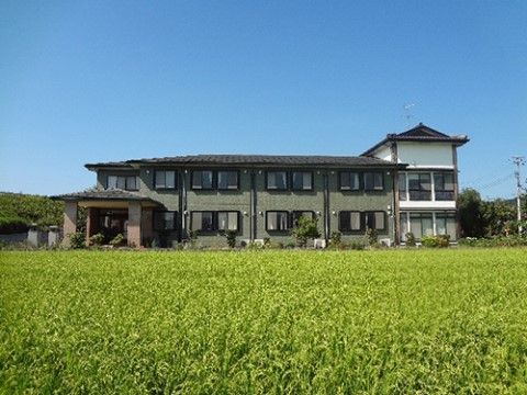夜には星空が輝く緑豊かで大変静かな環境のでは、穏やかな生活を送ることができる。季節の移り変わりを身近に感じることができる。