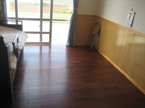 「グループホーム来間」の居室。洋室のお部屋がある。