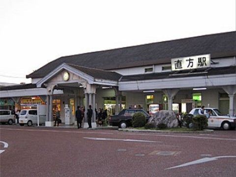 施設の最寄り駅である。当施設は駅に近く、立地が良い。駅周りにはスーパーやコンビニなどお店が集まっているため、買い出しに便利である。