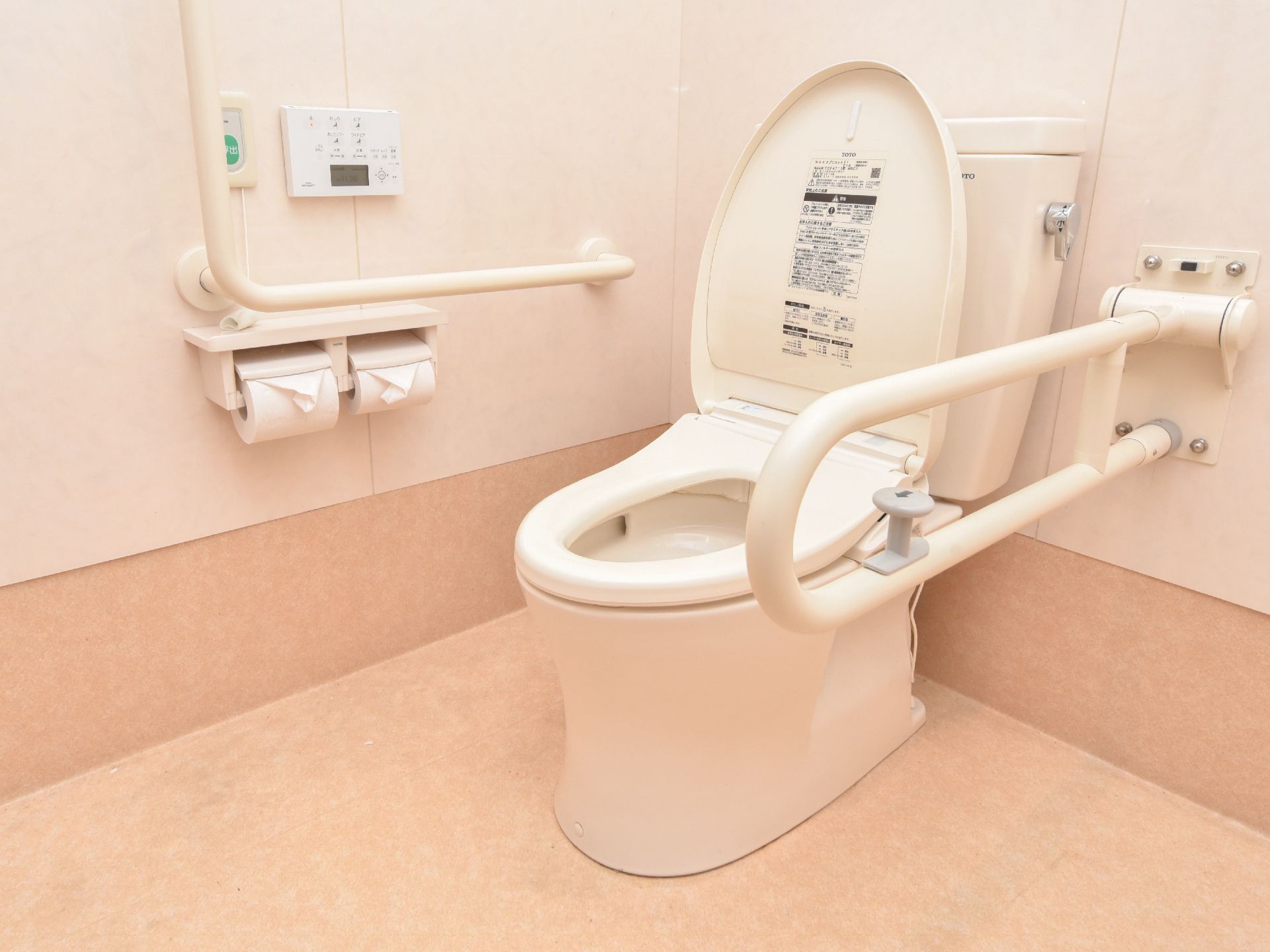 手すりを設置しているトイレ