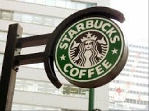 有名コーヒーチェーン店も徒歩圏内にある好立地。煎れたてのコーヒーが近場で楽しめる、利便性のよい環境である。
