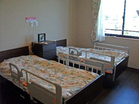 「ココファンレジデンス小田原」の二人部屋。二人分の部屋を用意している。
