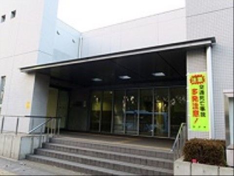 当施設近くの建物である。来訪者様はこの建物を目印にお越しいただける。こちらが見えると当施設はすぐそこである。
