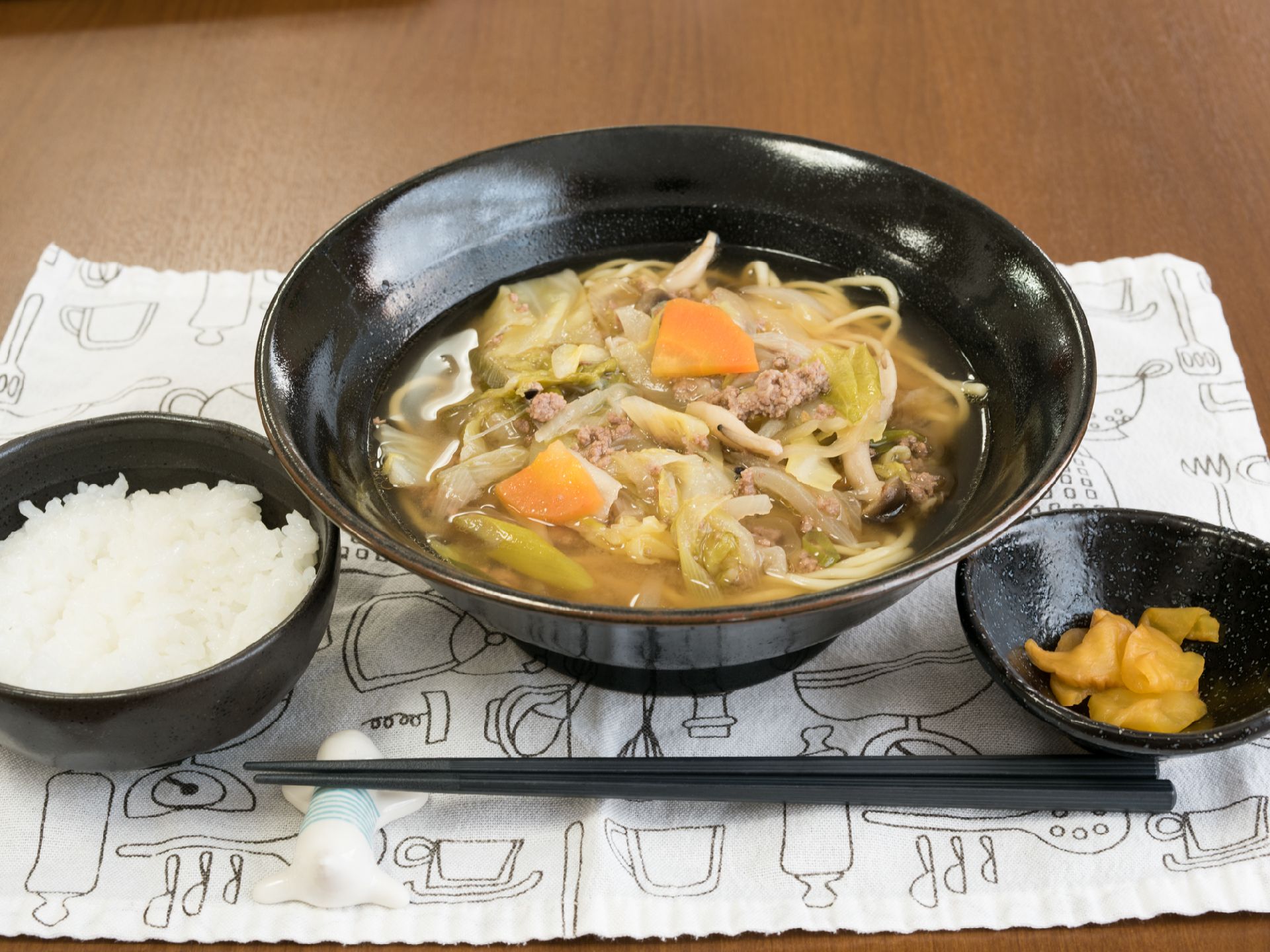 白米のついたけんちんうどん。お肉も入っている。