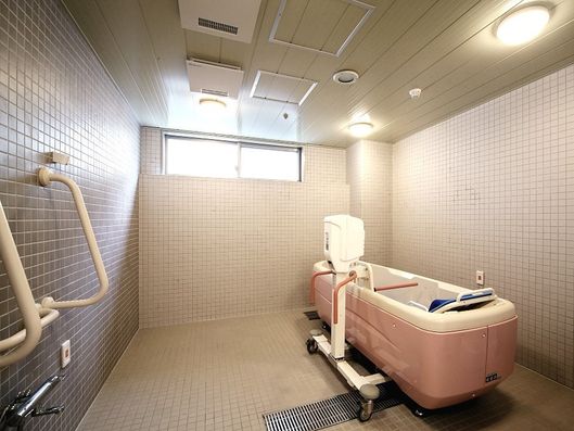 機械浴室（ストレッチャータイプ）