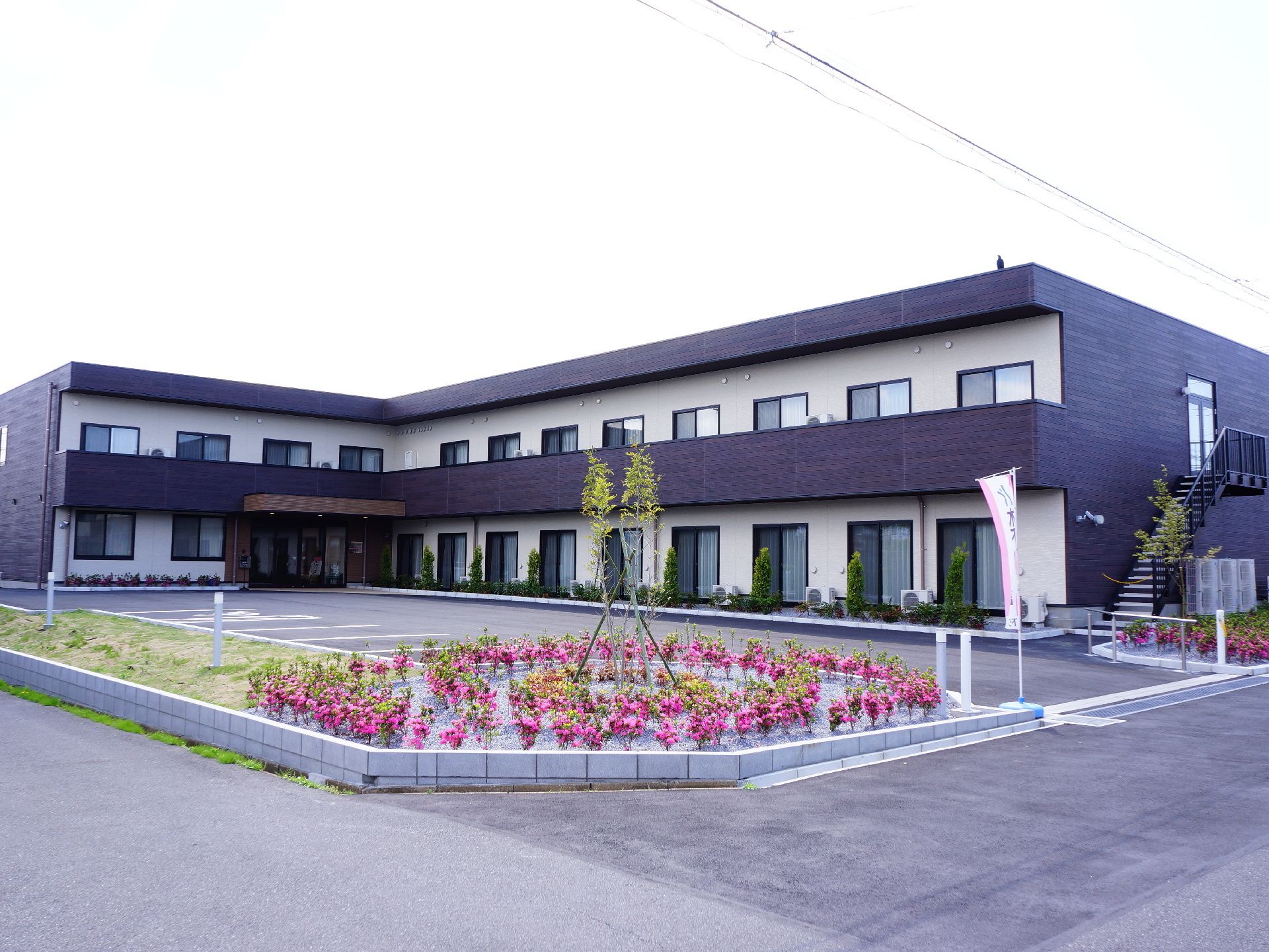 緊急時に、２階から直接避難することができる外階段が設置された施設