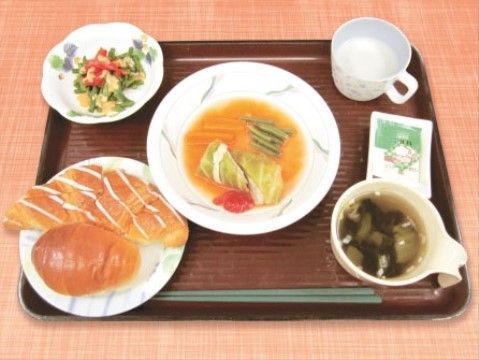 パンやスープといった洋食である。スープには野菜が多く使用れており、身体に優しいメニューとなっている。